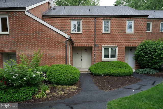 24 Beechtree Ln, Mountville, PA 17554 - view of front of property with brick siding and roof with shingles