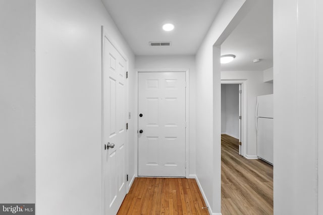 24 Beechtree Ln, Mountville, PA 17554 - corridor with light wood finished floors and baseboards