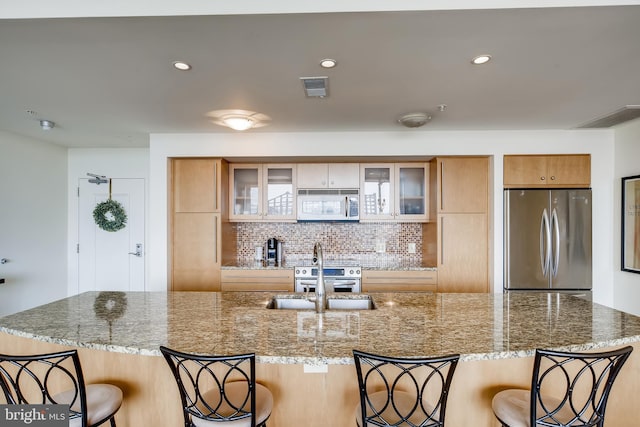 675 President St Unit 2105, Baltimore, MD 21202 - kitchen with appliances with stainless steel finishes, a kitchen breakfast bar, a sink, backsplash, and recessed lighting