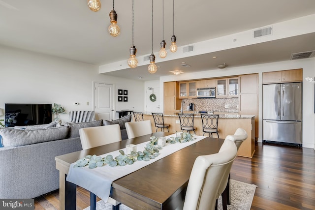 675 President St Unit 2105, Baltimore, MD 21202 - dining space with dark wood finished floors