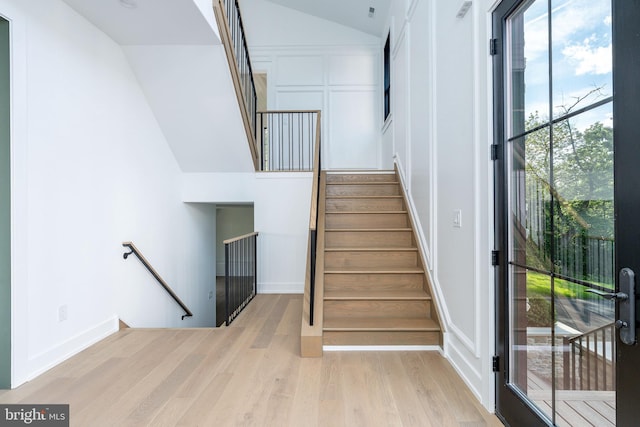 918 Ethan Allen Rd, Berwyn, PA 19312 - stairway featuring wood finished floors and lofted ceiling