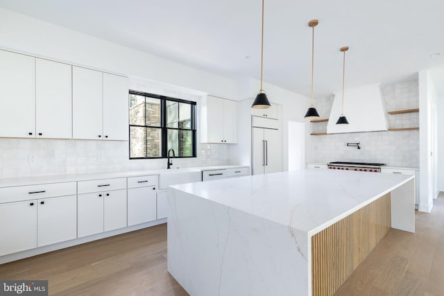 918 Ethan Allen Rd, Berwyn, PA 19312 - kitchen featuring open shelves, a sink, backsplash, and built in refrigerator