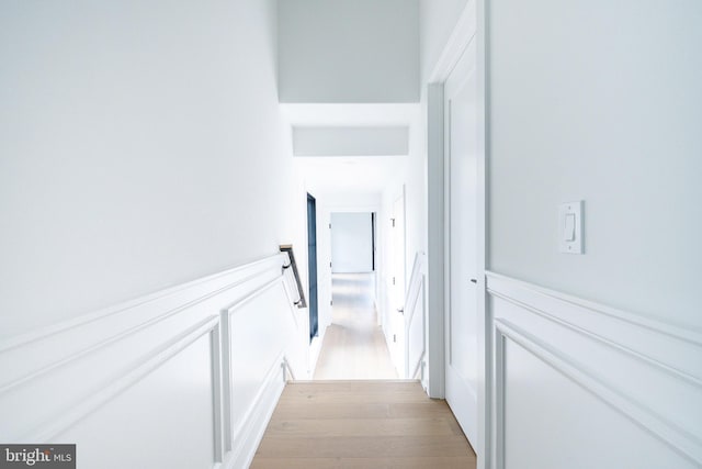 918 Ethan Allen Rd, Berwyn, PA 19312 - hall featuring light wood-type flooring