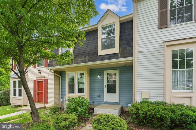 13929 Carthage Cir, Burtonsville, MD 20866 - view of property featuring a shingled roof