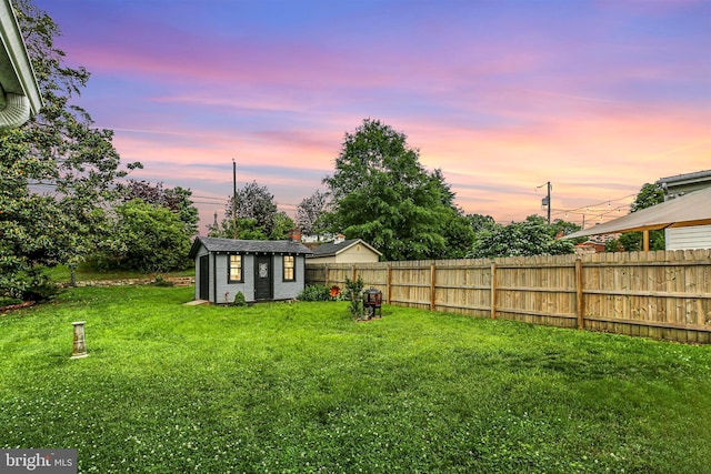 1107 Kenmore Ave, Fredericksburg, VA 22401 - view of yard at dusk