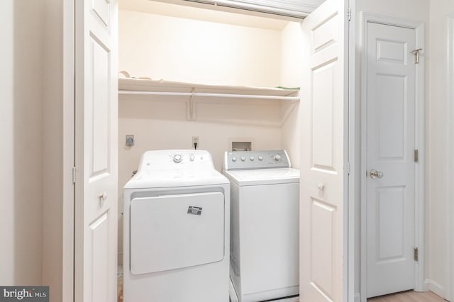 1813 Creek View Ct, New Cumberland, PA 17070 - laundry room featuring washing machine and clothes dryer