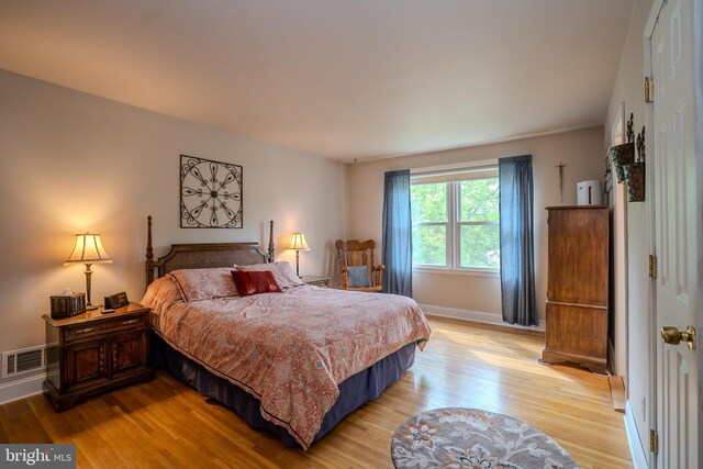 5 Wetherhill Way, Dayton, NJ 08810 - bedroom with light wood finished floors and baseboards
