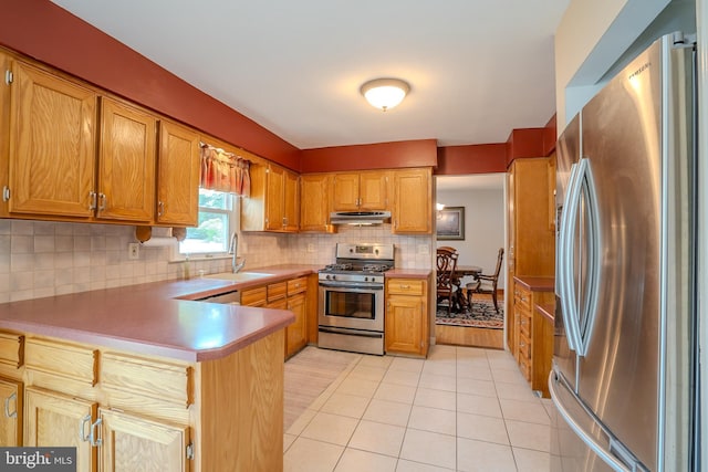 5 Wetherhill Way, Dayton, NJ 08810 - kitchen featuring appliances with stainless steel finishes, a sink, under cabinet range hood, a peninsula, and decorative backsplash