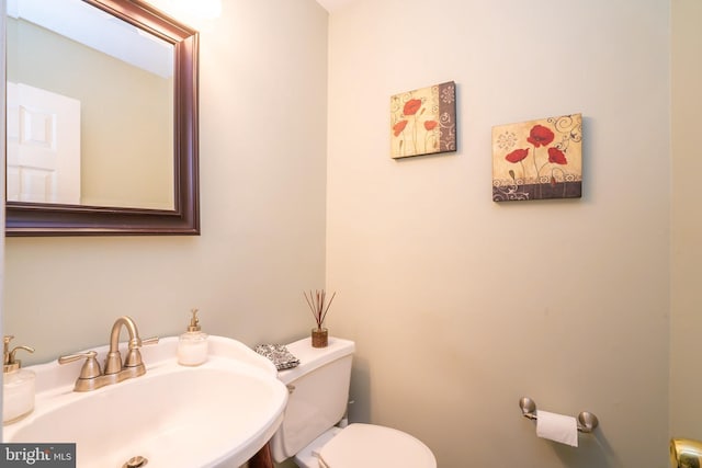 5 Wetherhill Way, Dayton, NJ 08810 - half bath featuring a sink and toilet