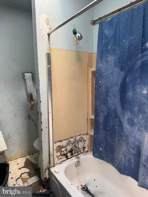 518 S 55th St, Philadelphia, PA 19143 - bathroom with toilet, vanity, and shower / tub combo