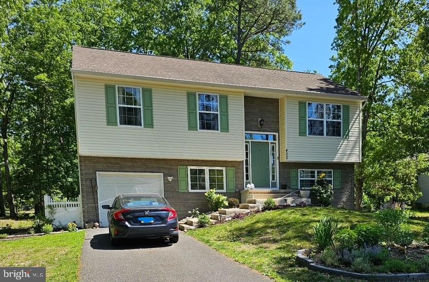 402 Siegfried, Chesilhurst, NJ 08089 - split foyer home featuring asphalt driveway and an attached garage