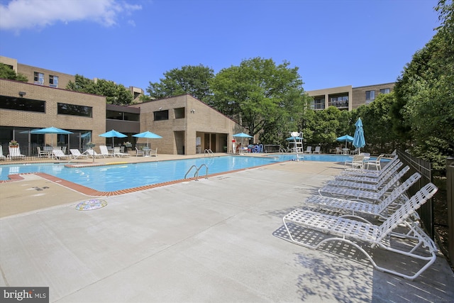 801 N Howard St Unit 305, Alexandria, VA 22304 - community pool with a patio