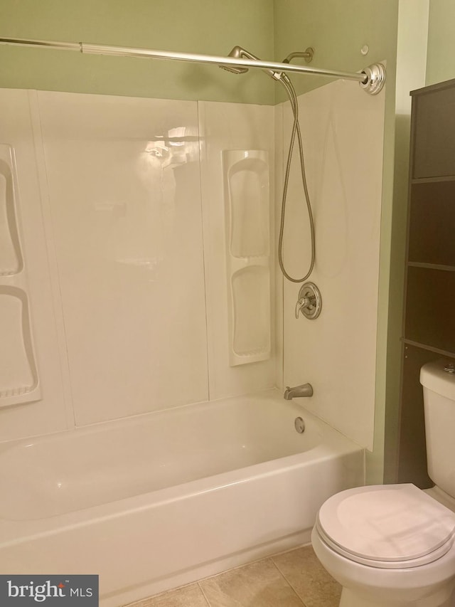 117 N Dupont St, Wilmington, DE 19805 - full bathroom featuring toilet, shower / bath combination, and tile patterned floors