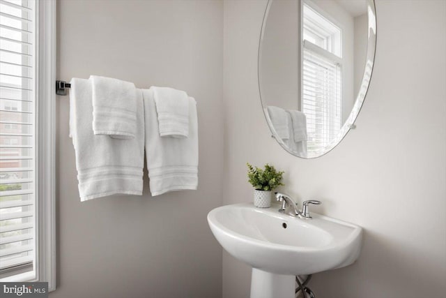 1318 Ribbon Limestone Ter SE, Leesburg, VA 20175 - bathroom with a sink