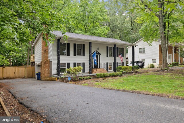 131 Oakwood Dr, Stafford, VA 22554 - bi-level home featuring driveway
