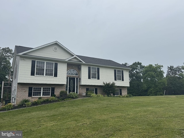 364 Waynes Ln, Stephens City, VA 22655 - split foyer home with a front lawn and brick siding