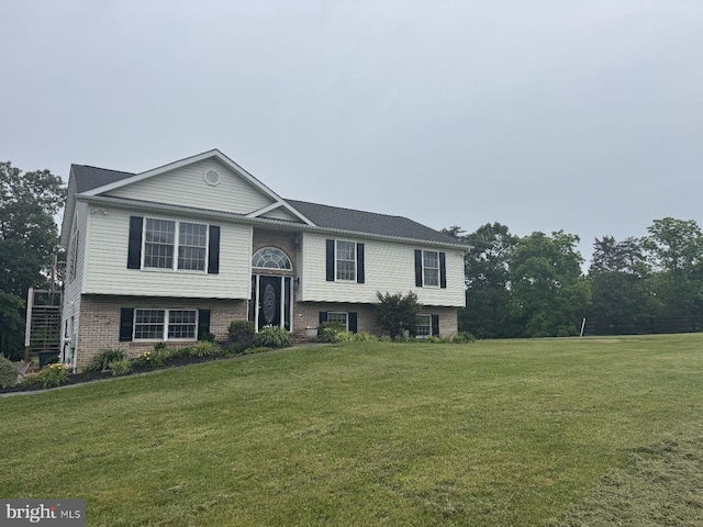 364 Waynes Ln, Stephens City, VA 22655 - split foyer home featuring a front lawn and brick siding