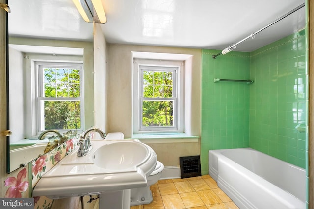 3577 Olde Bedminster Rd, Ottsville, PA 18942 - bathroom featuring toilet and shower / bath combination