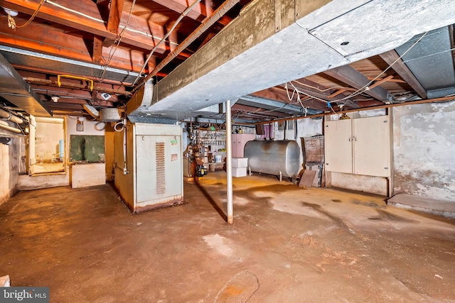 3577 Olde Bedminster Rd, Ottsville, PA 18942 - unfinished below grade area with oil tank