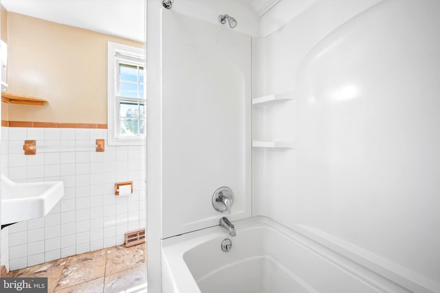 3577 Olde Bedminster Rd, Ottsville, PA 18942 - bathroom featuring tile walls and washtub / shower combination