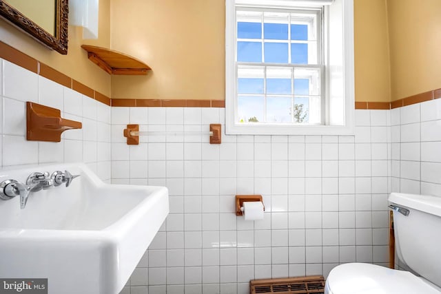 3577 Olde Bedminster Rd, Ottsville, PA 18942 - bathroom featuring a sink, tile walls, toilet, and wainscoting