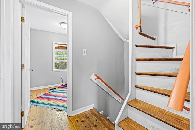 907 Mchenry St, Baltimore, MD 21223 - stairway featuring wood finished floors, baseboards, and vaulted ceiling