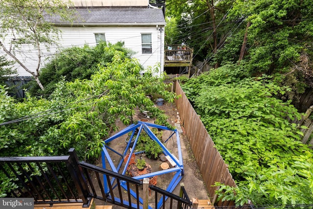 907 Mchenry St, Baltimore, MD 21223 - fenced backyard with a deck