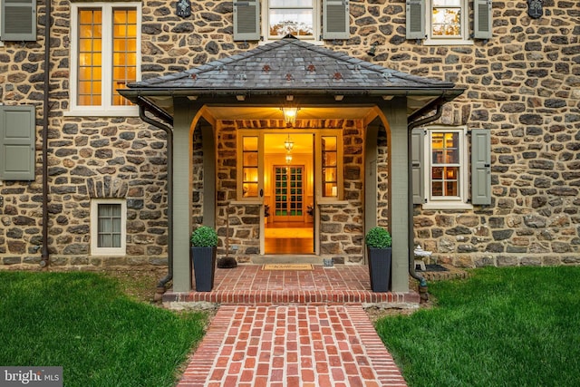 601 Maplewood Rd, Wayne, PA 19087 - entrance to property with stone siding