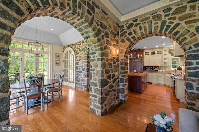 601 Maplewood Rd, Wayne, PA 19087 - dining area with arched walkways, a chandelier, light wood-style flooring, crown molding, and recessed lighting