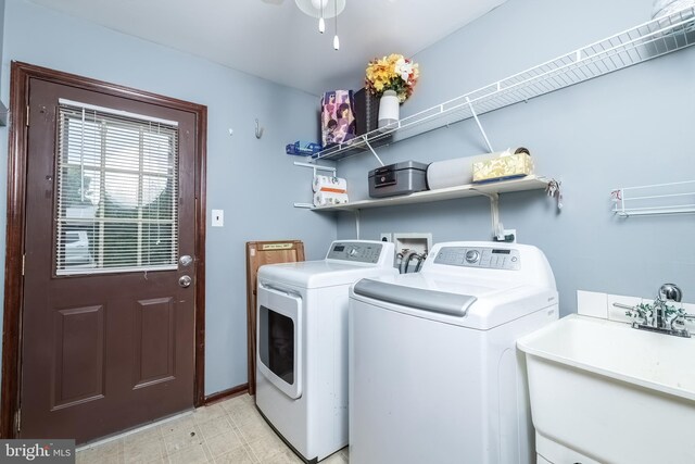 26 Hillcroft Rd, Berlin, NJ 08009 - laundry area with washing machine and clothes dryer, a ceiling fan, baseboards, and light flooring