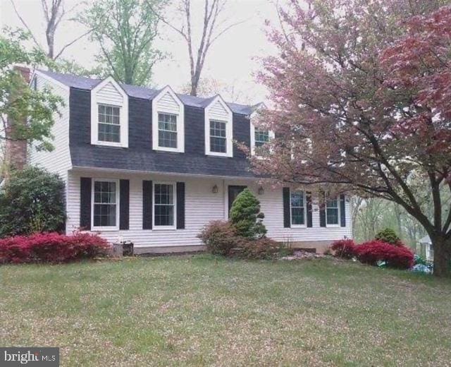 601 Cockeys Mill Rd, Reisterstown, MD 21136 - view of front of property with a gambrel roof and a front yard