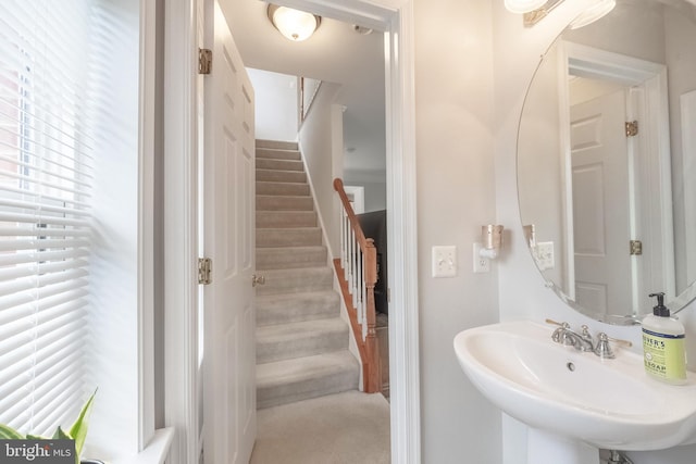 222 Hawks View Sq SE, Leesburg, VA 20175 - bathroom with a sink
