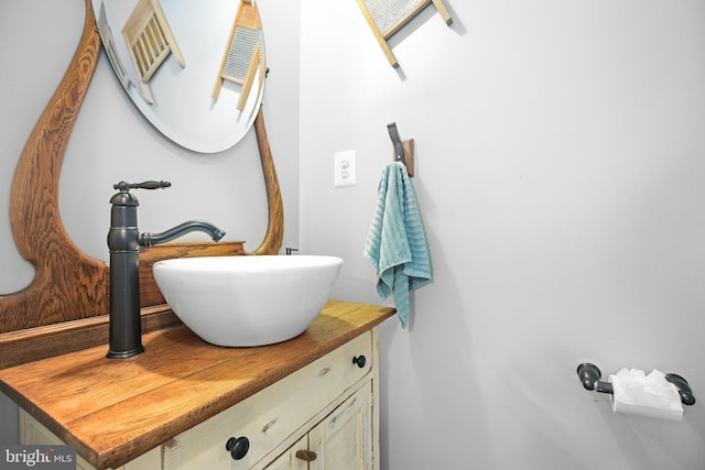 550 Long Meadow Dr, Fredericksburg, VA 22406 - bathroom featuring vanity