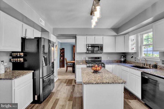 701 Antietam Dr, Douglassville, PA 19518 - kitchen featuring stainless steel appliances, a sink, a kitchen island, and white cabinets