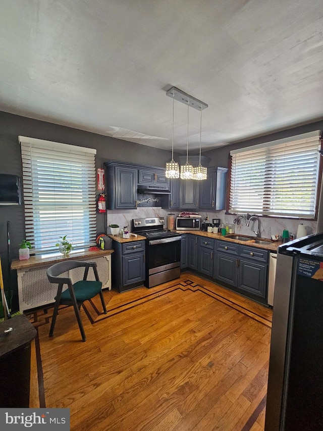 1666 Browning Rd, Pennsauken, NJ 08110 - kitchen with stainless steel appliances, a sink, light wood finished floors, decorative backsplash, and gray cabinetry