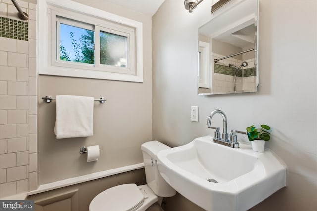 10400 Conover Dr, Silver Spring, MD 20902 - bathroom featuring a tile shower, toilet, and a sink