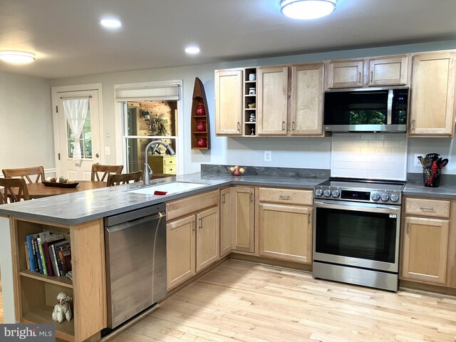 347 Lakewood Cir, Mineral, VA 23117 - kitchen with appliances with stainless steel finishes, open shelves, a sink, a peninsula, and dark countertops