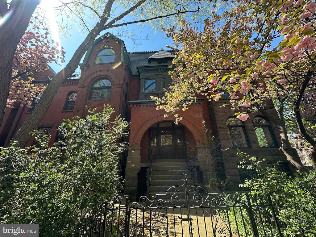 1752 17th St NW, Washington, DC 20009 - view of front facade featuring a fenced front yard, stone siding, brick siding, and a gate