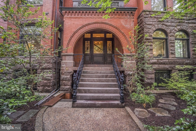 1752 17th St NW, Washington, DC 20009 - doorway to property with brick siding and a porch