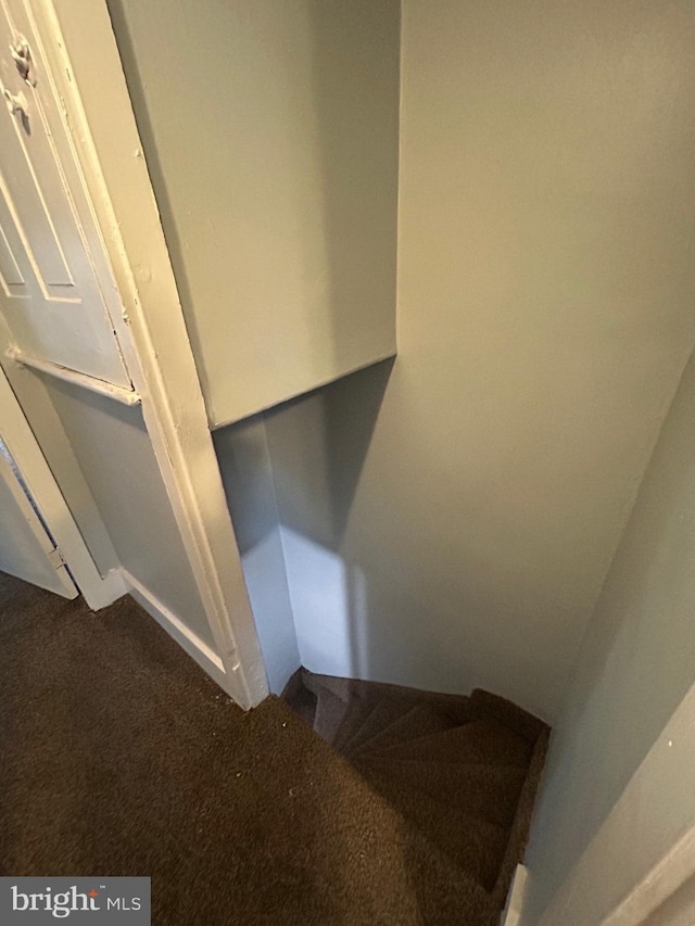 2229 Memphis St, Philadelphia, PA 19125 - detailed view of carpet flooring and baseboards