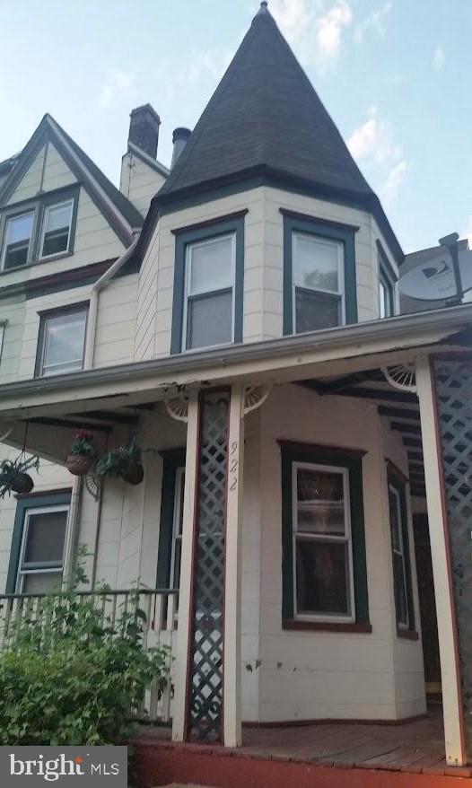 922 Carteret Ave, Trenton, NJ 08618 - view of front of home featuring a porch