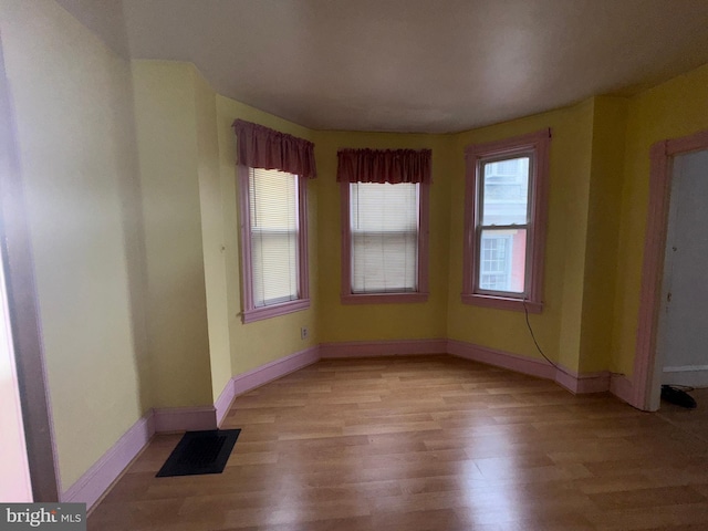 1515 N Franklin St, Wilmington, DE 19806 - unfurnished room with light wood-type flooring and baseboards