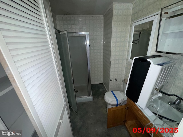 1515 N Franklin St, Wilmington, DE 19806 - full bathroom with a shower stall and toilet