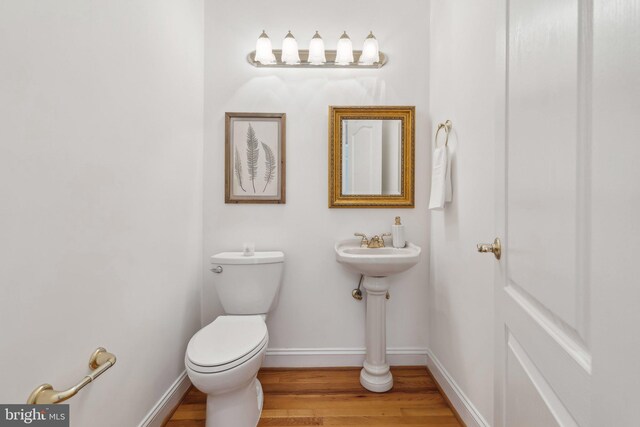 8109 Crooked Oaks Ct, Gainesville, VA 20155 - bathroom featuring baseboards, toilet, and wood finished floors