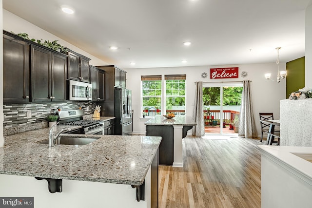 340 Dawson Pl, Downingtown, PA 19335 - kitchen featuring stainless steel appliances, a breakfast bar, a sink, light wood-type flooring, and recessed lighting
