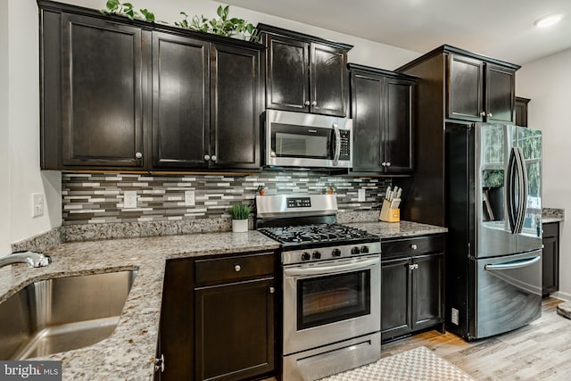 340 Dawson Pl, Downingtown, PA 19335 - kitchen with appliances with stainless steel finishes, a sink, tasteful backsplash, and light wood-style floors