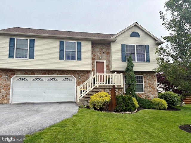21 Georgie Ln, Richland, PA 17087 - raised ranch with stone siding, an attached garage, a front yard, and driveway