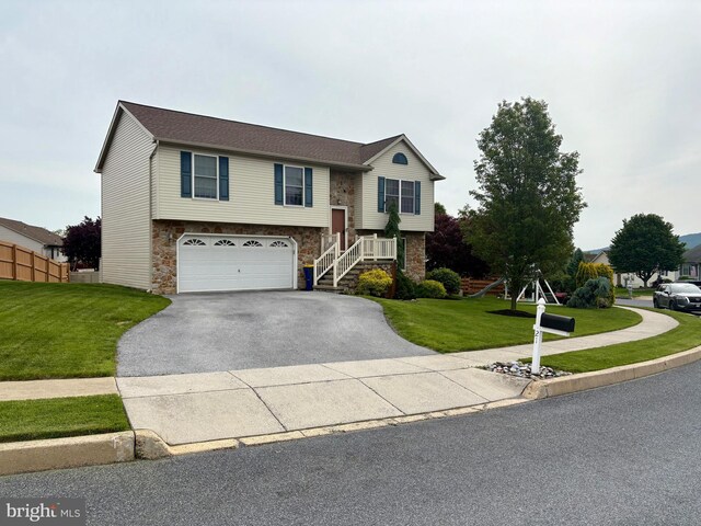 21 Georgie Ln, Richland, PA 17087 - raised ranch with asphalt driveway, an attached garage, a front lawn, and stone siding