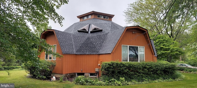 865 Windsor Perrineville Rd, East Windsor, NJ 08520 - rear view of property featuring a gambrel roof, a barn, a yard, and roof with shingles