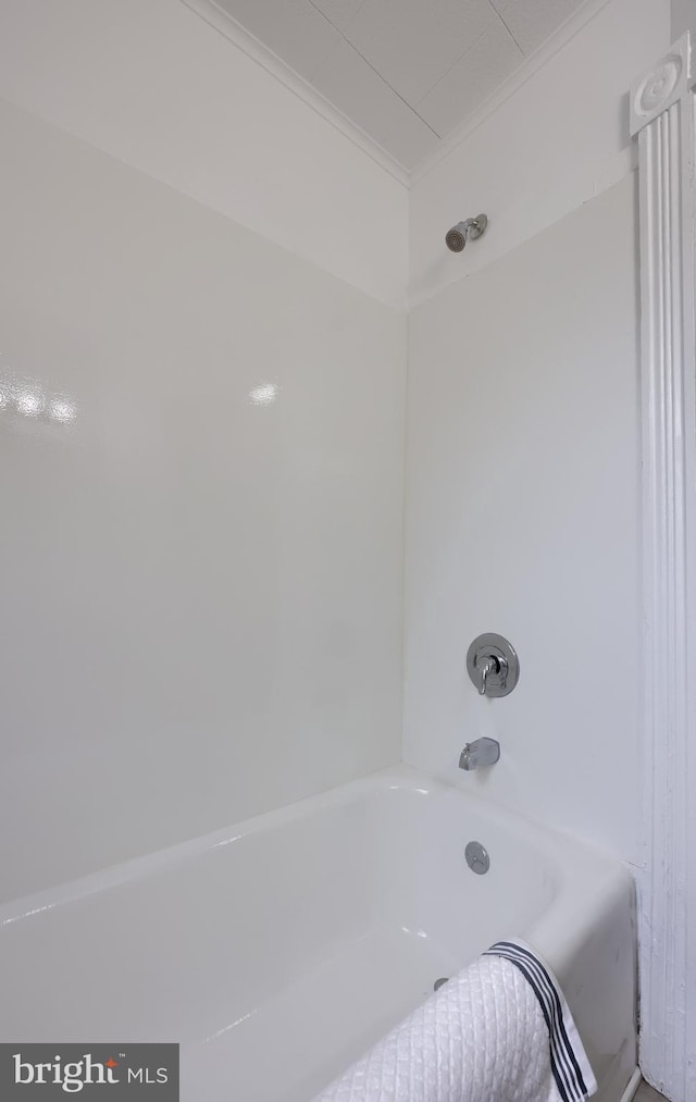 547 W Vine St, Lancaster, PA 17603 - bathroom featuring a bathtub and crown molding